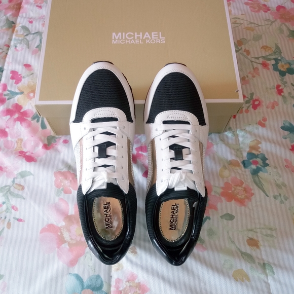 Michael Kors Billie Trainer Sneakers - Picture 10 of 10
